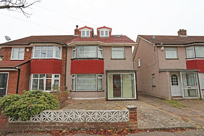 5 Bedroom Semi-Detached House To Rent In Lovell Walk, Hornchurch, London, RM13