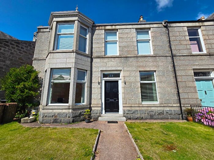 3 Bedroom Flat To Rent In Belvidere Crescent, Rosemount, Aberdeen, AB25