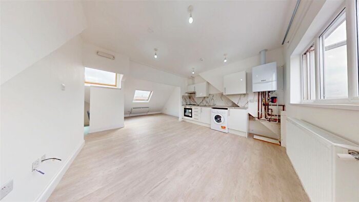 1 Bedroom Property To Rent In Chatsworth Road, Willesden Green, NW2