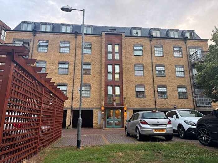 2 Bedroom Flat To Rent In Hewetts Quay, Abbey Road, Barking, IG11