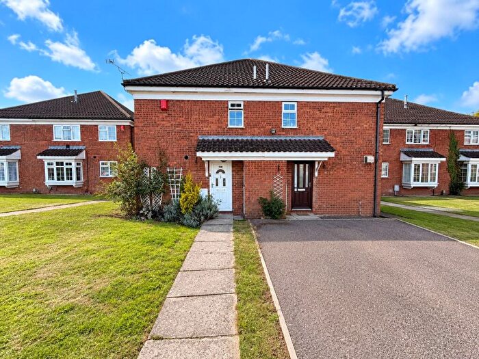 2 Bedroom Terraced House For Sale In Milverton Green, Luton, LU3