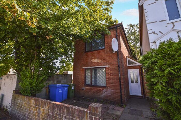 3 Bedroom Detached House For Sale In Peabody Road, Farnborough, Hampshire, GU14