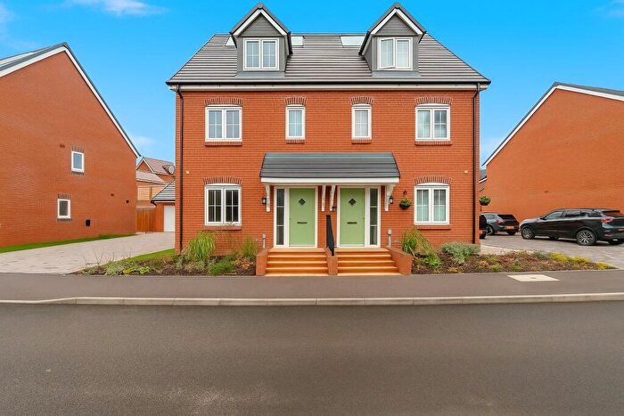 3 Bedroom Semi-Detached House To Rent In Coronation Avenue, Cuffley, EN6