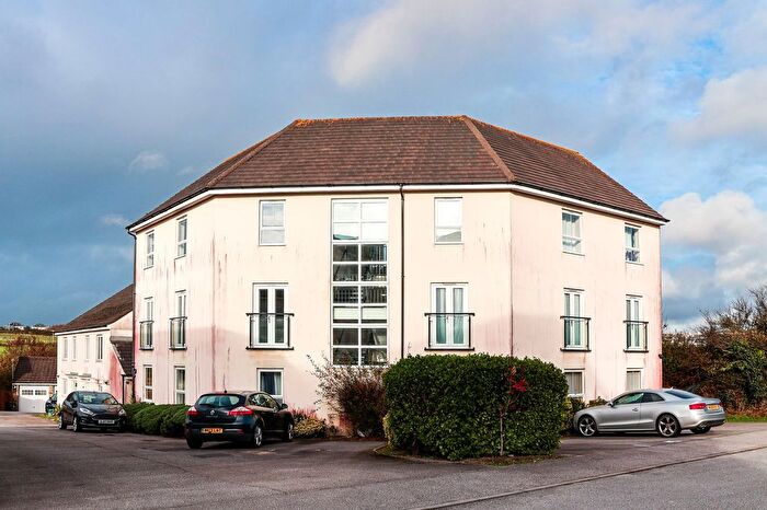 2 Bedroom Flat To Rent In Oxley Vale, Newquay, TR7