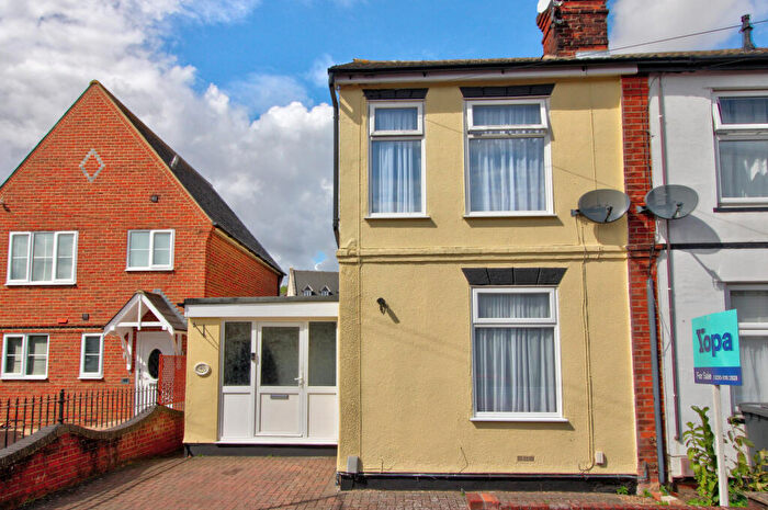3 Bedroom Semi-Detached House For Sale In Riverside Road, Ipswich, IP1
