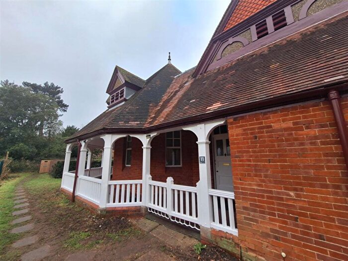 3 Bedroom Bungalow To Rent In Elmhurst Road, RG1