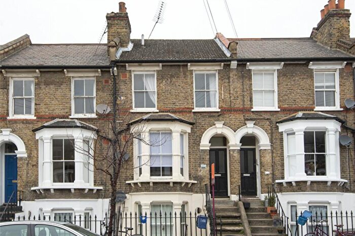 2 Bedroom Flat To Rent In Mabley Street, Hackney, London, E9