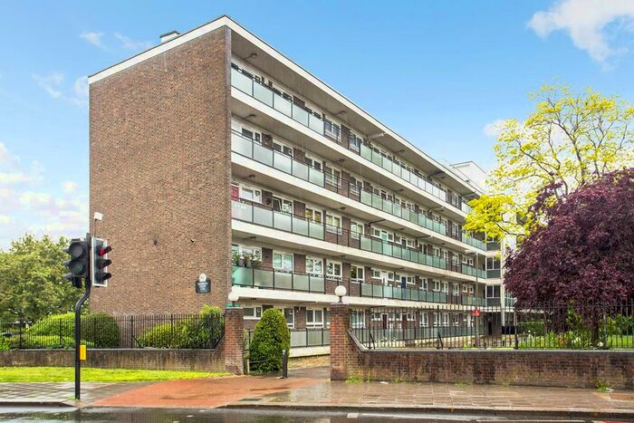2 Bedroom Flat To Rent In Treherne Court, Tooting Bec, SW17