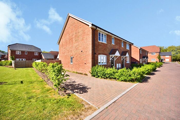 3 Bedroom Town House For Sale In Bramling Cross Close, East Malling, West Malling, ME19