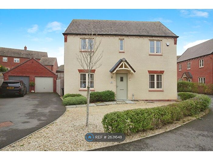 3 Bedroom Detached House To Rent In Dale Close, Lutterworth, LE17
