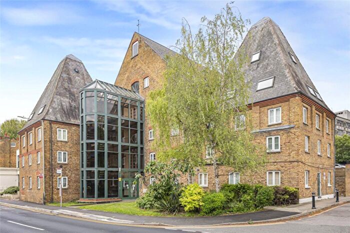 1 Bedroom Flat For Sale In Clifton Road, Gravesend, Kent, DA11