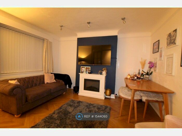 2 Bedroom Maisonette To Rent In London, London, N3