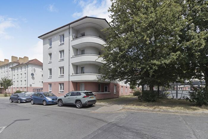 4 Bedroom Flat To Rent In Barnfield Road, London, SE18