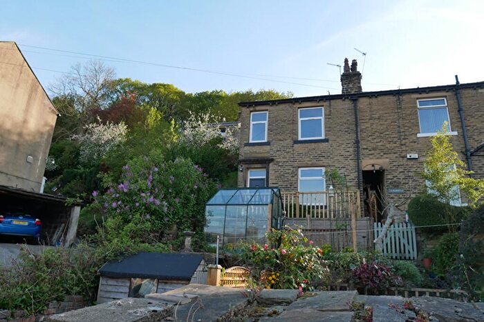 3 Bedroom End Of Terrace House To Rent In Bankfield Terrace, Armitage Bridge, Huddersfield, West Yorkshire, HD4