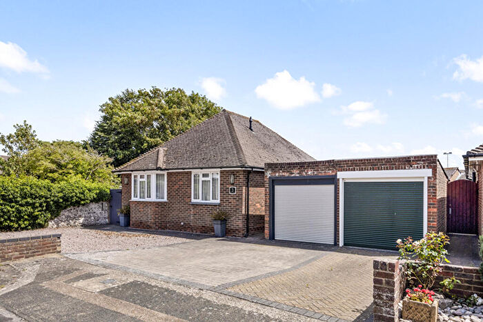 3 Bedroom Bungalow For Sale In Chesswood Close, Worthing, BN11