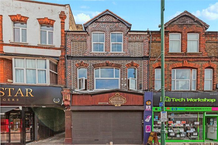 2 Bedroom Flat To Rent In High Road Leytonstone, London, E11