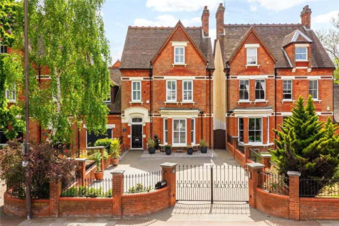 5 Bedroom Detached House For Sale In Goldington Road, Bedford, Bedfordshire, MK40