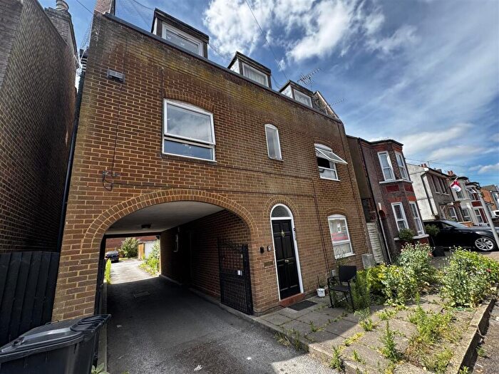 2 Bedroom Flat For Sale In Princes Street, Dunstable, LU6