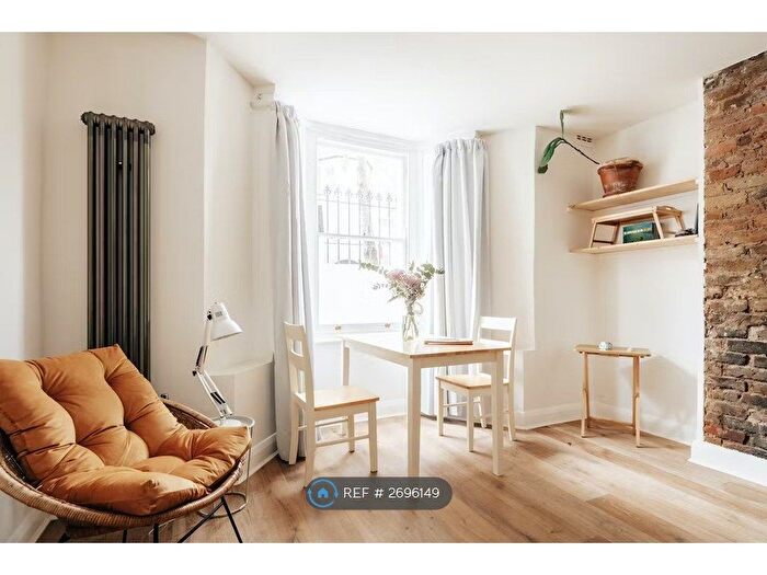 1 Bedroom Flat To Rent In Dunlace Road, London, E5