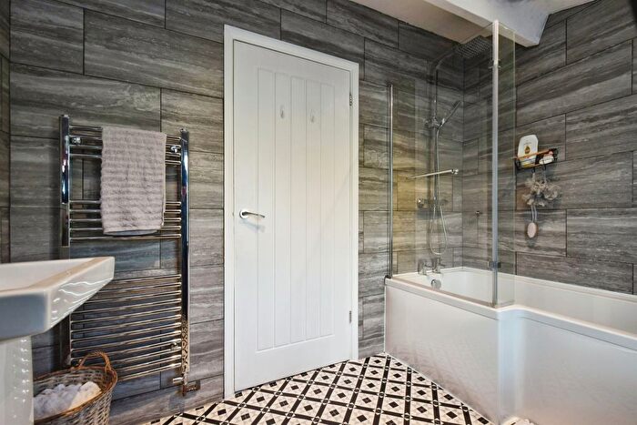 3 Bedroom End Of Terrace House For Sale In Aberdare Road, Mountain Ash, CF45