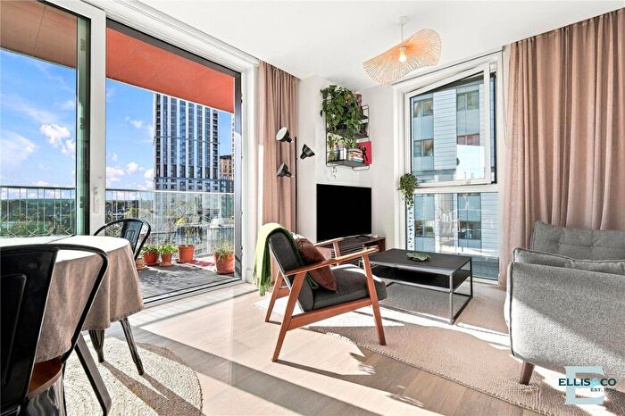 2 Bedroom Apartment For Sale In Daneland Walk, London, N17
