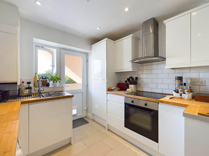 2 Bedroom Flat To Rent In Chinbrook Road, Grove Park, London, SE12