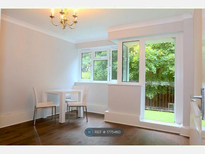 3 Bedroom Flat To Rent In Southfields, London, SW19
