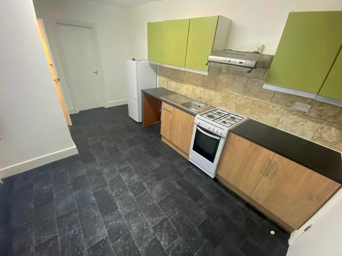 3 Bedroom Flat To Rent In Colchester Avenue, Manor Park, E12
