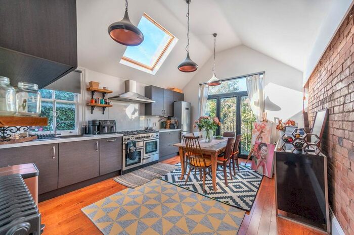 2 Bedroom Flat To Rent In Bramston Road, Kensal Green, London, NW10