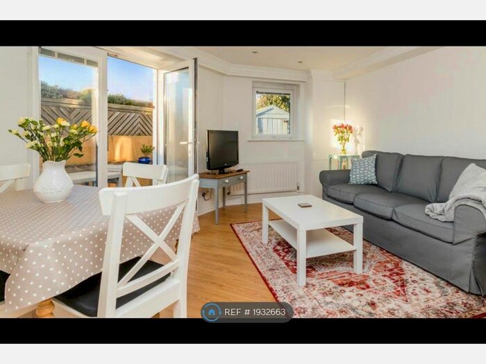1 Bedroom Flat To Rent In Free Parking Space Utility Bills Incl, Brighton Marina, Brighton, Sussex, BN2