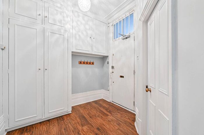 2 Bedroom Flat To Rent In Grays Inn Road, Bloomsbury, London, WC1X