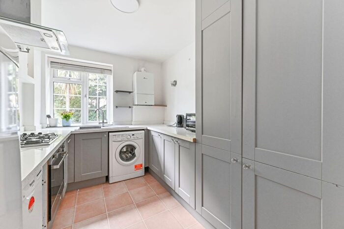 2 Bedroom Flat To Rent In High Street, Cheam, Sutton, SM3