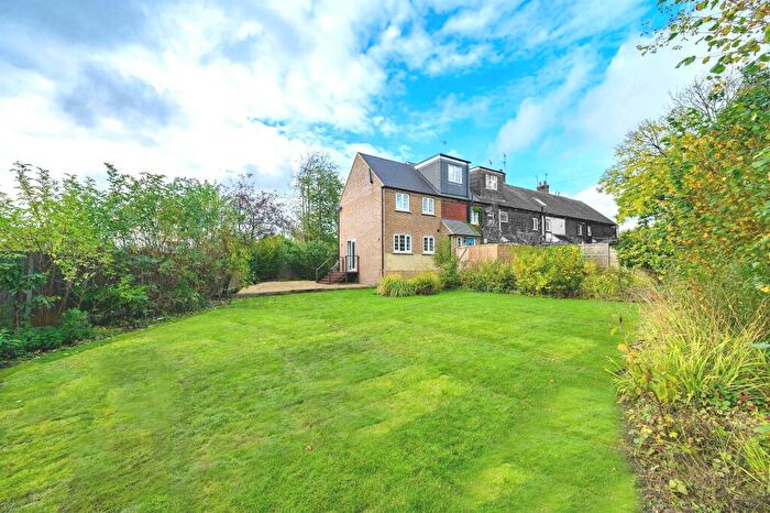 4 Bedroom End Of Terrace House For Sale In Chiswell Green Lane, St. Albans, AL2
