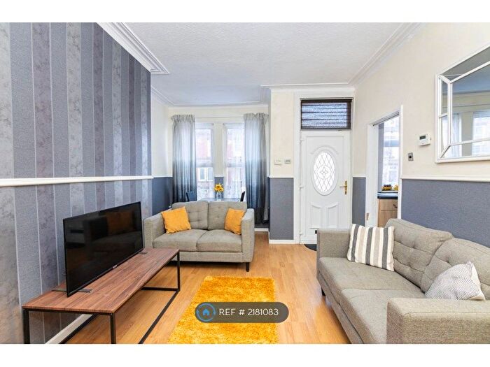 2 Bedroom Flat To Rent In Vinery Mount, Leeds, LS9