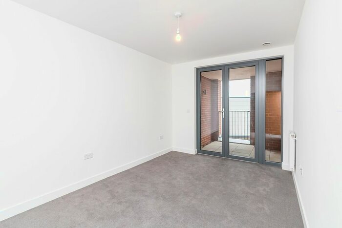 2 Bedroom Flat To Rent In High Street, Sutton, SM1
