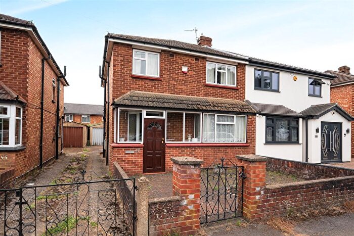 3 Bedroom Semi-detached House For Sale In Maxwell Road, West Drayton, UB7