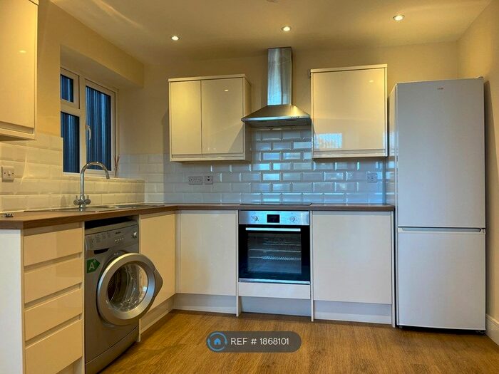 1 Bedroom Flat To Rent In Abbey House, Horsham, RH13