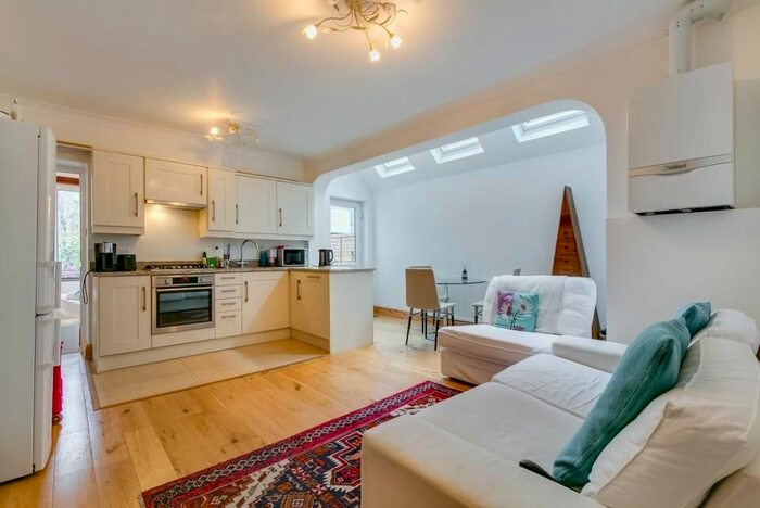 2 Bedroom Flat To Rent In Mandalay Road, London, SW4