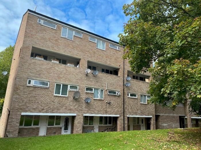 2 Bedroom Flat To Rent In Chislet Close, Beckenham, BR3