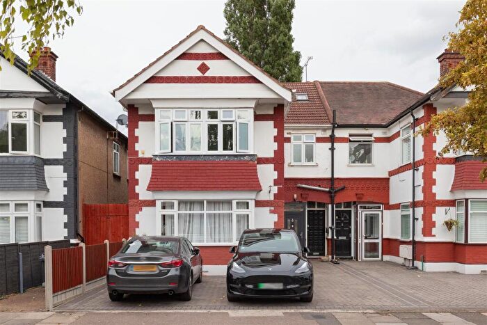 2 Bedroom Flat For Sale In Lechmere Avenue, Woodford Green, IG8