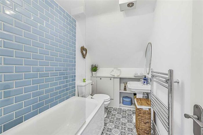 1 Bedroom Flat For Sale In Bedford Hill, Balham, SW12