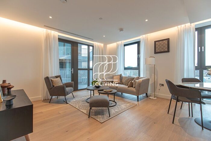 2 Bedroom Flat To Rent In Paragon Square, London, WC1X