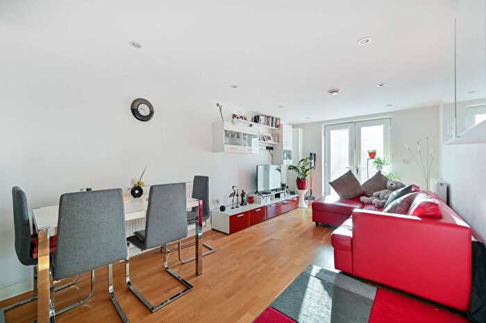 2 Bedroom Flat For Sale In Langley House, Beavers Lane, Hounslow, TW4