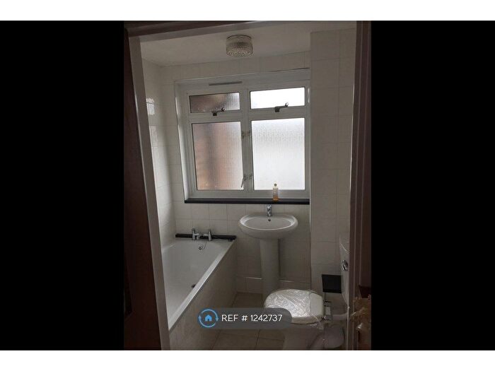 2 Bedroom Flat To Rent In Bowater Place, London, SE3