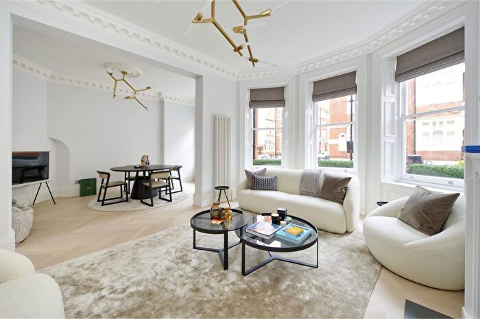 3 Bedroom Flat To Rent In Cadogan Gardens, Knightsbridge, SW3