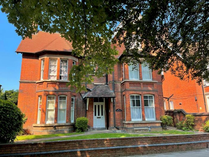 2 Bedroom Apartment To Rent In Flat, De Parys Avenue, MK40