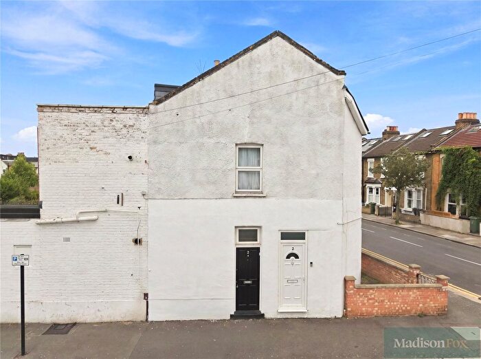 2 Bedroom Flat For Sale In Oakdale Road, Leytonstone, E11