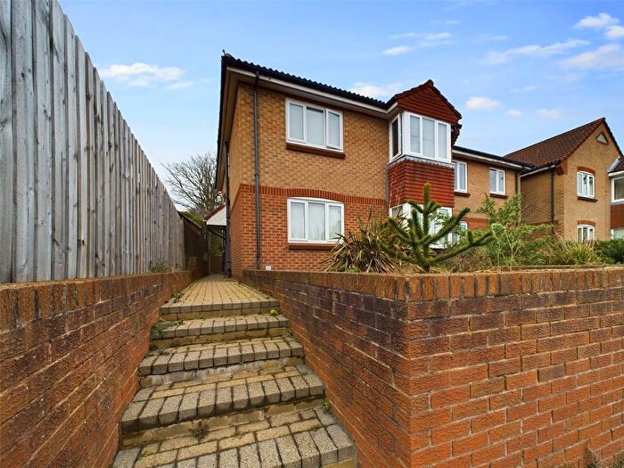 2 Bedroom Flat To Rent In Holyrood Court, Bramcote, Nottingham, Nottinghamshire, NG9