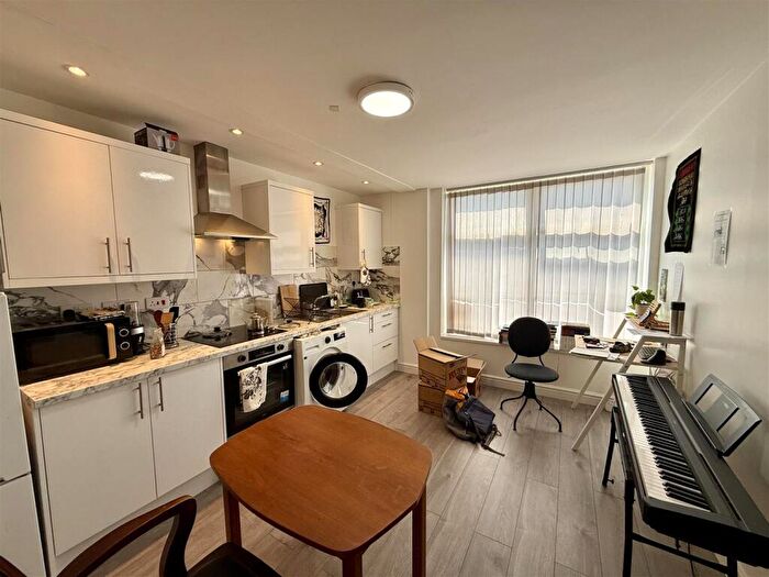 1 Bedroom Flat To Rent In City Road, Cardiff, CF24