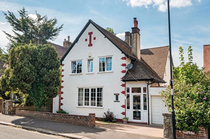 4 Bedroom Detached House For Sale In Reddown Road, Coulsdon, CR5